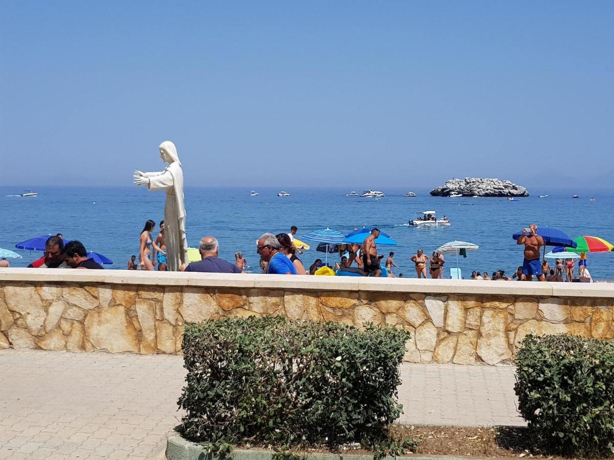 Apartamento Casa Tranquilla E Luminosa Con Terrazzo A Due Passi Dal Mare Brolo Exterior foto