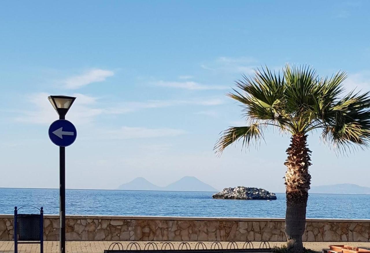 Apartamento Casa Tranquilla E Luminosa Con Terrazzo A Due Passi Dal Mare Brolo Exterior foto