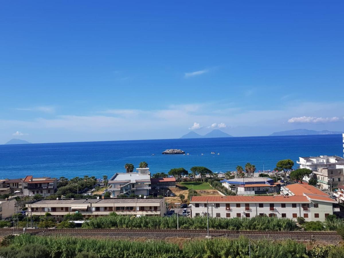 Apartamento Casa Tranquilla E Luminosa Con Terrazzo A Due Passi Dal Mare Brolo Exterior foto