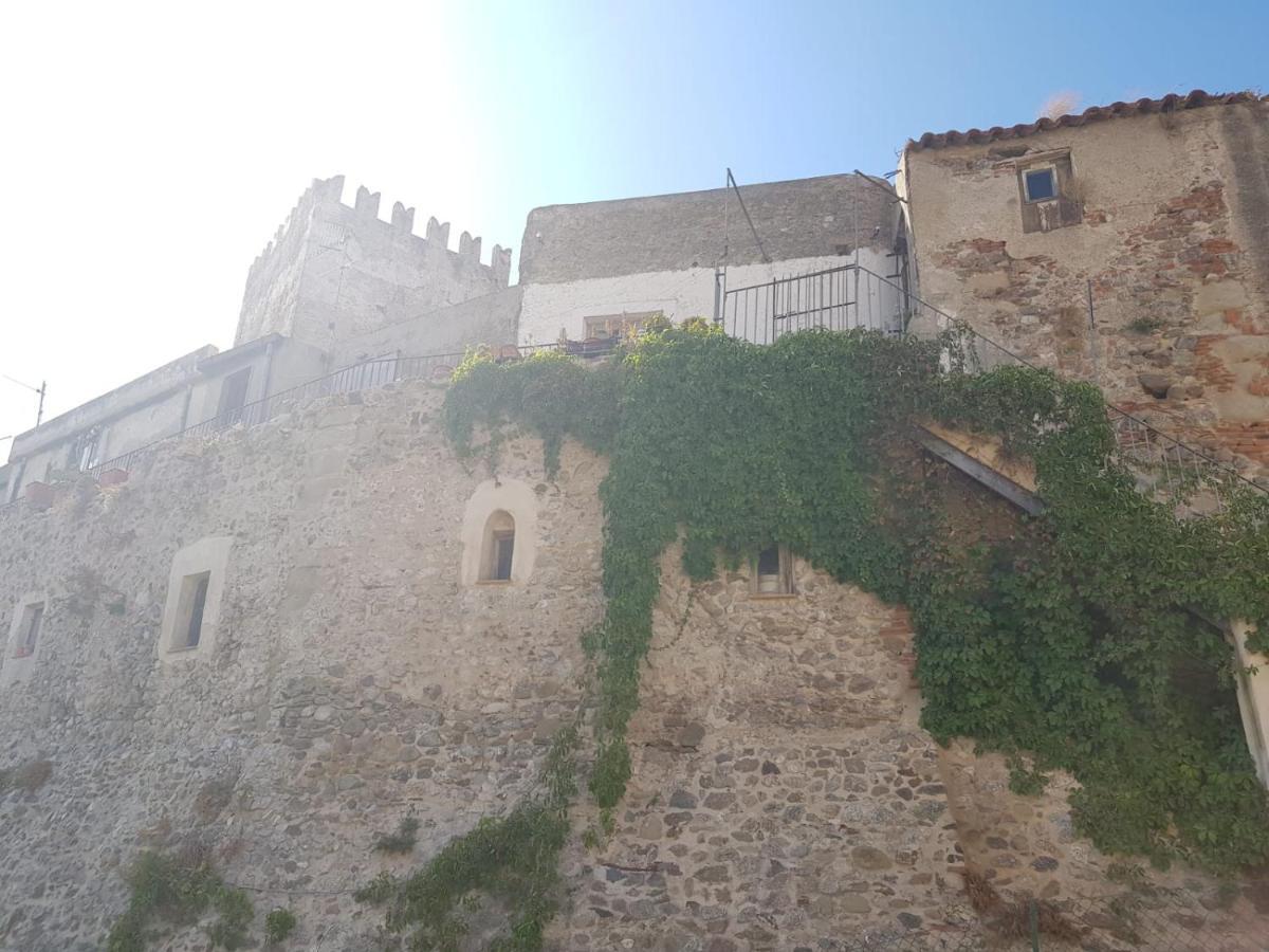 Apartamento Casa Tranquilla E Luminosa Con Terrazzo A Due Passi Dal Mare Brolo Exterior foto
