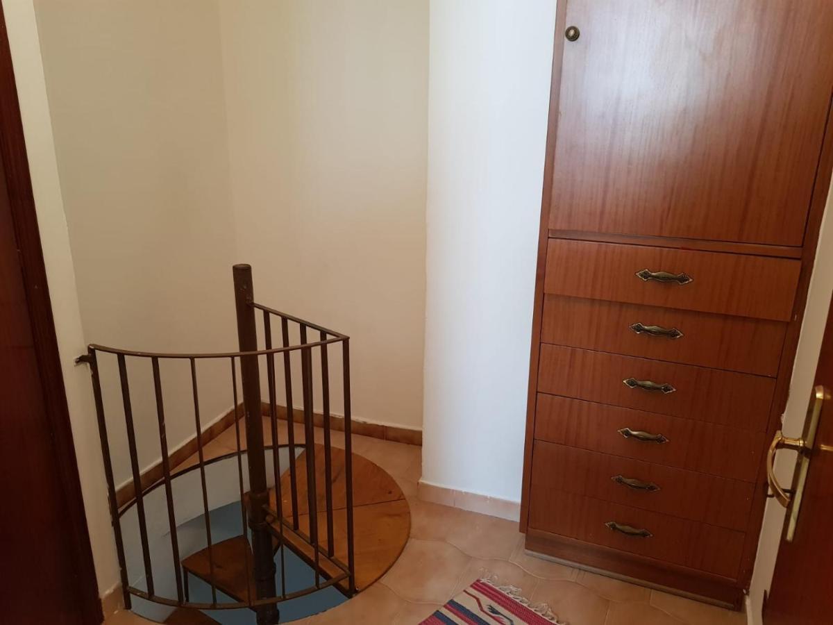 Apartamento Casa Tranquilla E Luminosa Con Terrazzo A Due Passi Dal Mare Brolo Exterior foto